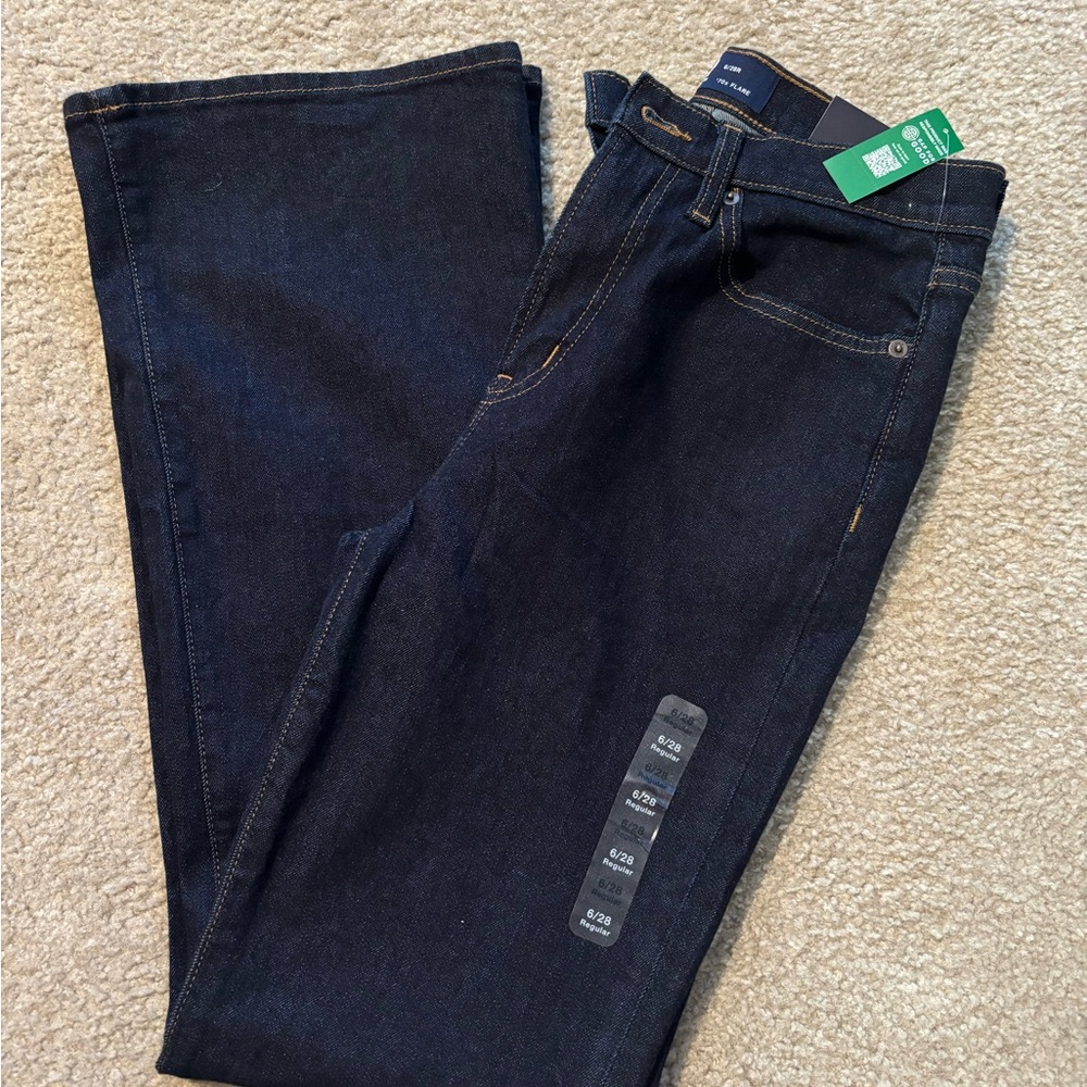 Gap size 6 NWT 70s flare jeans